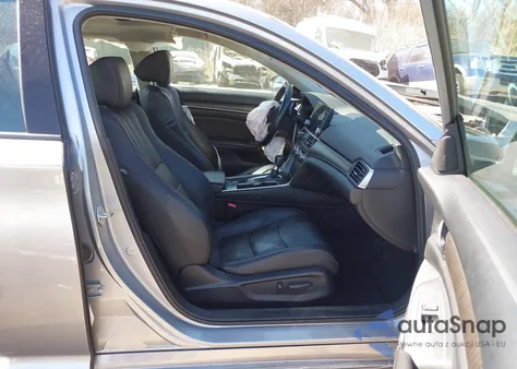 2018 Honda Accord Touring z USA, uszkodzony, nr VIN 1HGCV1F98JA213334